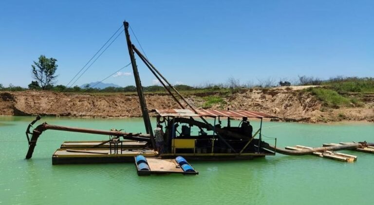 Lucratividade com extração de minério.