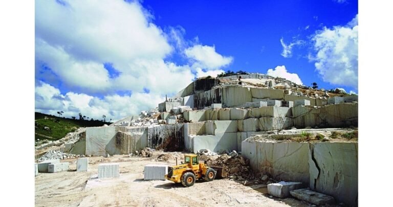 Lucratividade com extração de minério.